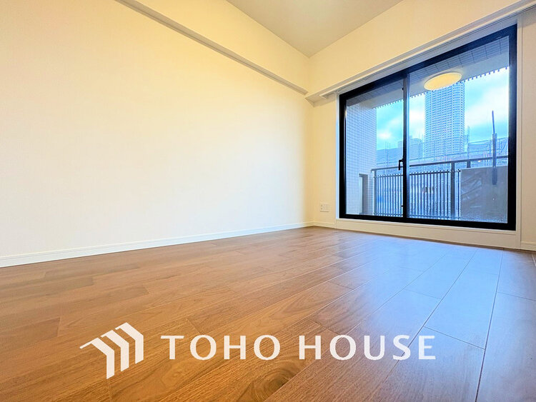 内装 採光もある洋室は、くつろぎのひと時を過ごすのにぴったり