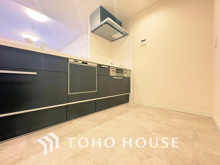 キッチン 落ち着きのあるカラーで統一された清潔感と気品が溢れるキッチン