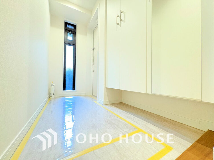 玄関 落ち着いた雰囲気の玄関、家族の帰りを暖かく迎えてくれます