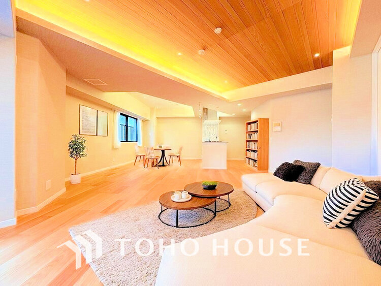 内装 広がりのある住空間、家族が集まるリビング・ダイニング(家具は全てCGです)