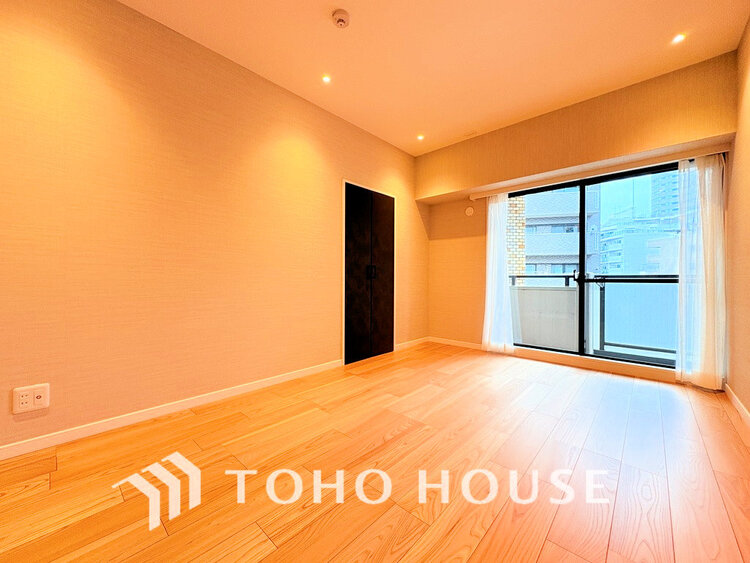 内装 採光もある洋室は、くつろぎのひと時を過ごすのにぴったり