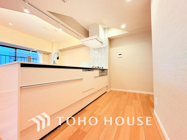 キッチン シンプルな部屋の雰囲気に溶け合うナチュラルキッチン