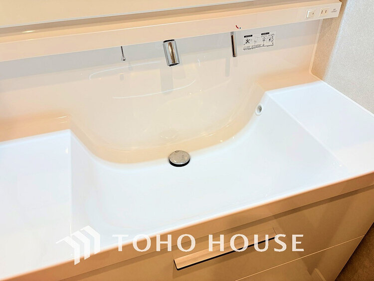 洗面 落ち着きのある色合いでまとめられた洗面室