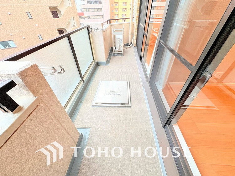 バルコニー 日当たりの良いバルコニーで晴れの日の洗濯物も楽しみになりますね