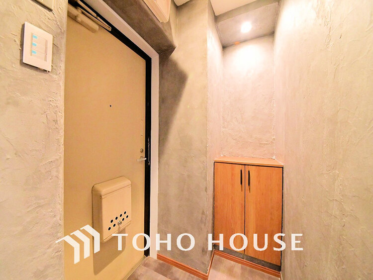 玄関 落ち着いた雰囲気の玄関、家族の帰りを暖かく迎えてくれます