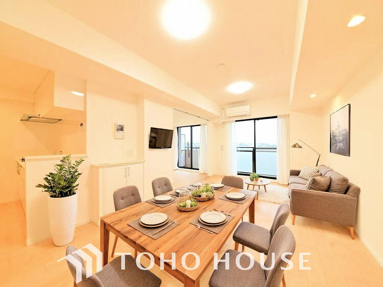 内装 明るいLDKは自然と家族が集まるコミュニケーションの場所に（家具はすべてCGです）