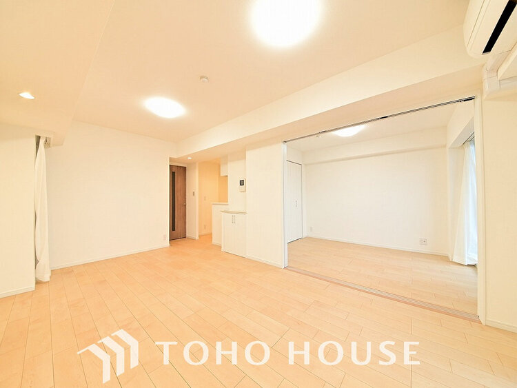 内装 広がりのある住空間、家族が集まるリビング・ダイニング