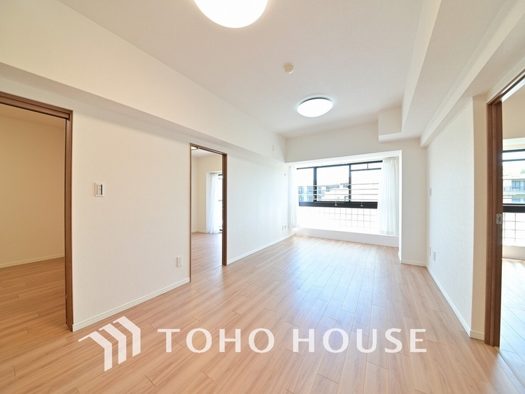 内装 家族みんなが爽やかに過ごせるように、光をたっぷり取り込んだLDK