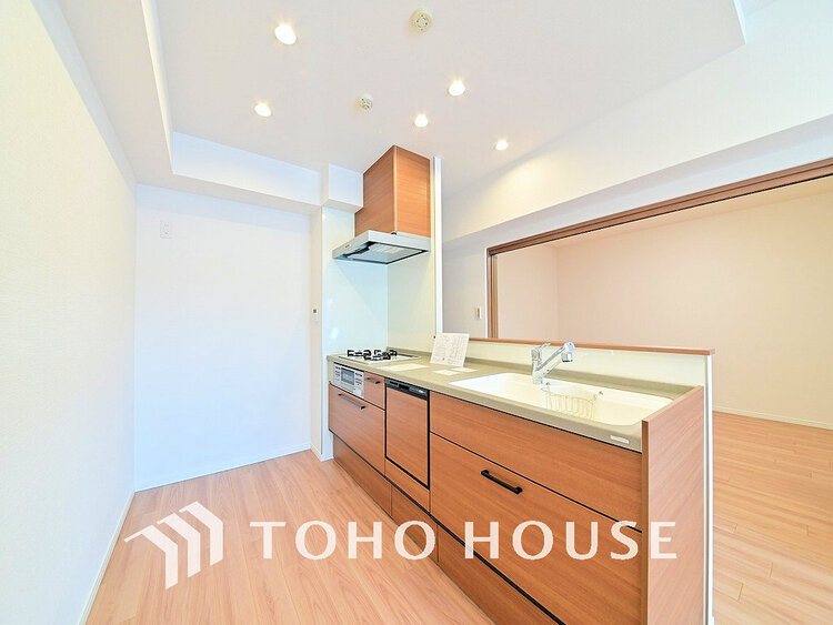 キッチン 落ち着きのあるカラーで統一された清潔感と気品が溢れるキッチン