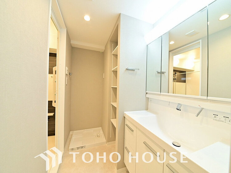 洗面 大きな洗面鏡付き、朝の身支度も楽しくなりますね