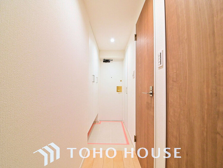 玄関 落ち着いた雰囲気の玄関、家族の帰りを暖かく迎えてくれます