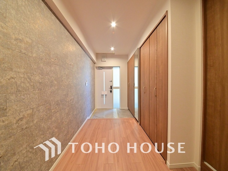 玄関 落ち着いた雰囲気の玄関、家族の帰りを暖かく迎えてくれます