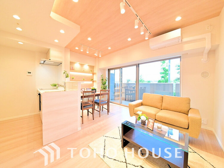 内装 明るいLDKは自然と家族が集まるコミュニケーションの場所に（家具はすべてCGです）