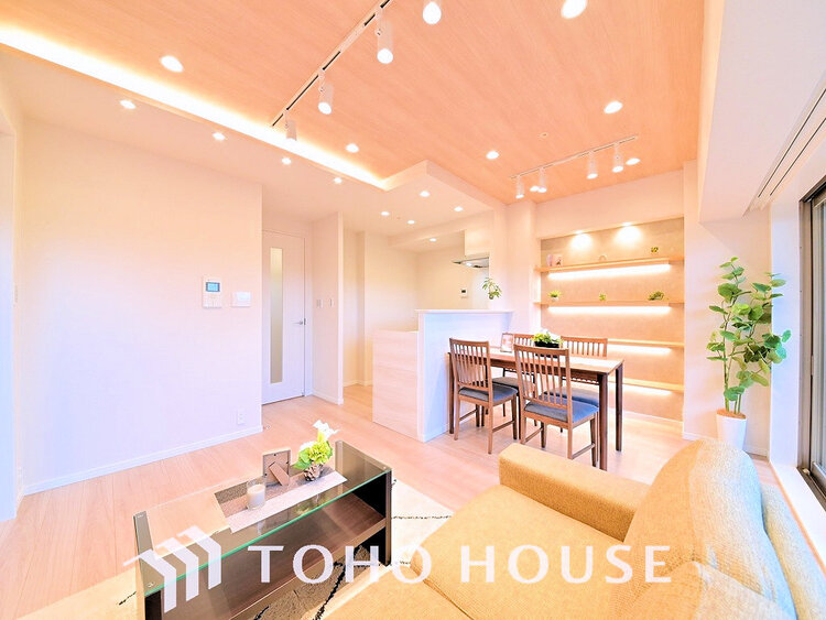 内装 広がりのある住空間、家族が集まるリビング・ダイニング