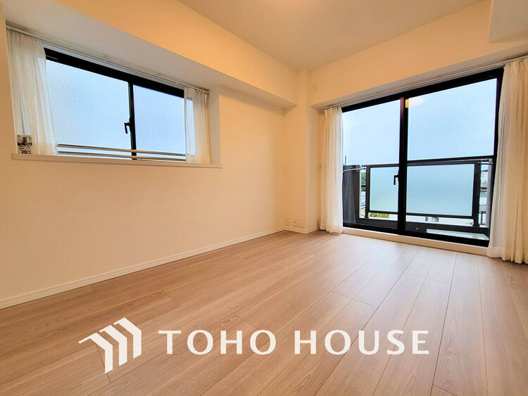 内装 採光もある洋室は、くつろぎのひと時を過ごすのにぴったり