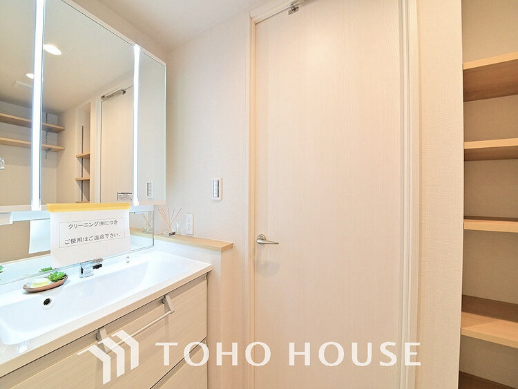 洗面 大きな洗面鏡付き、朝の身支度も楽しくなりますね