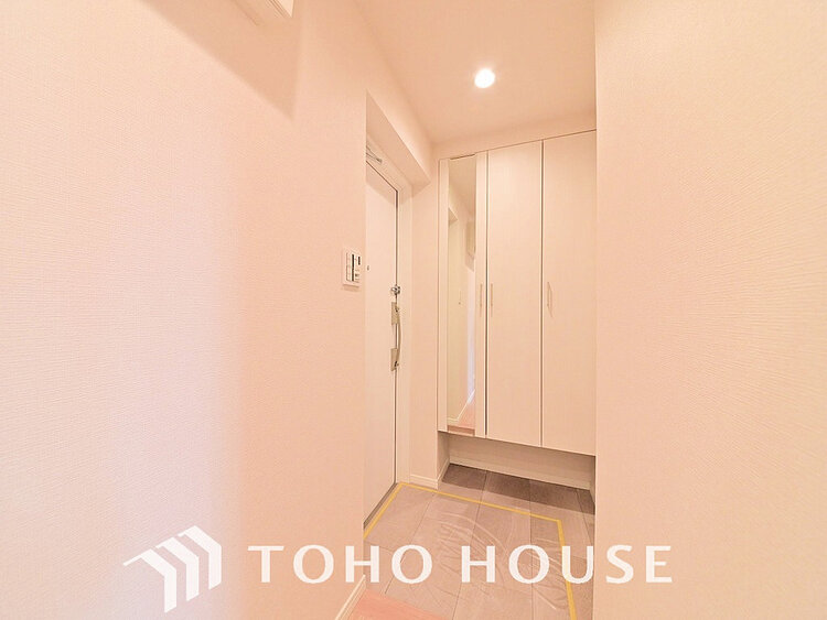 玄関 落ち着いた雰囲気の玄関、家族の帰りを暖かく迎えてくれます