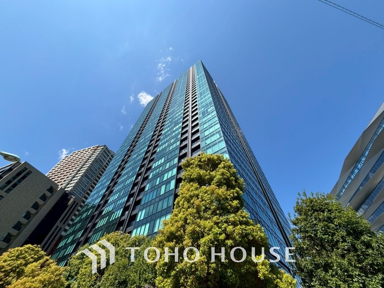 外観 漂う上質な空気感、マンションに入れば「おかえりなさい」と笑顔で迎えてくれるエントランス。最良の心配りを感じるマンションでした。