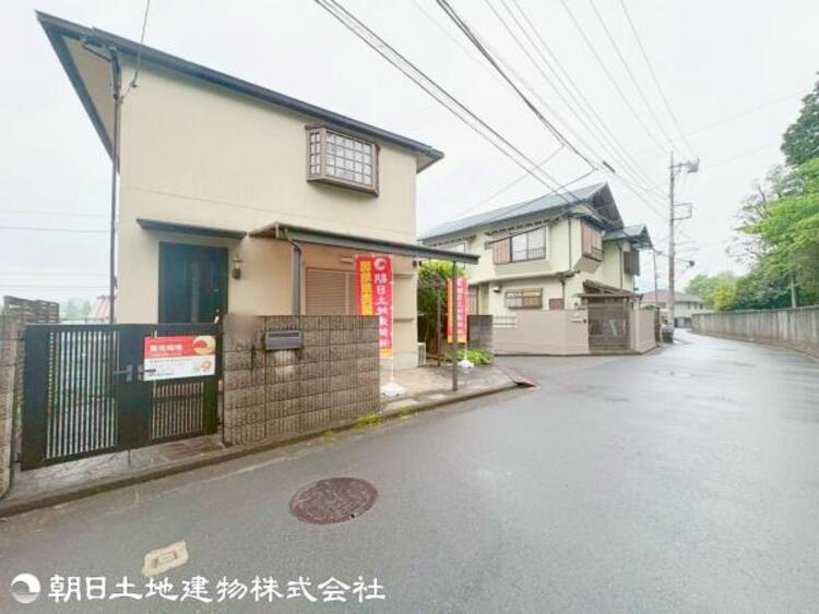 外観 良好な住環境を守る、第一種低層住居専用地域に立地。自然と優れた都市機能を享受する魅力あふれる住環境