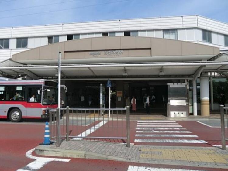 周辺 東急電鉄田園都市線あざみ野駅までバス便13分「前田公園」停徒歩5分(約2300ｍ)