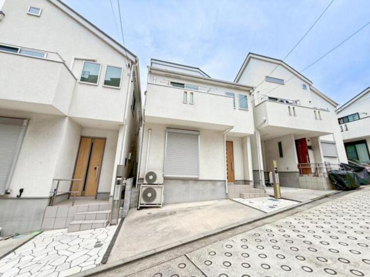 外観 空を広く感じる。緑が多いゆったり感のある安心の住環境です！！潤いのある環境でホッと生活できそうです！おしゃれな雰囲気や自然の潤いがあり、親しみやすさと個性を！街に新たな価値をもたらし続けてくれます！ 