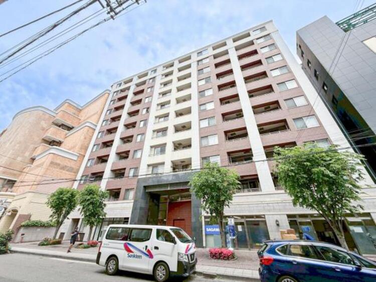 外観 開放感があり日当りも良好です！目の前に広がる開放感とゆとり。暮らしの夢を育む住まいがここにあります！穏やかな風と陽光を導き、プライバシーに配慮された設計プランで居住性を一段と心地よいものにしています！ 
