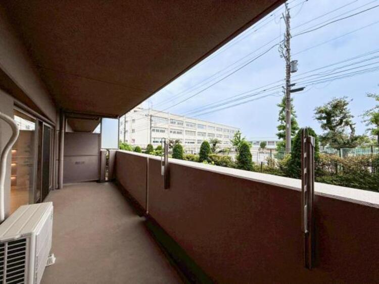 その他 【バルコニー】思わず大きく深呼吸したくなるバルコニー！空が青く、近く、広く感じる事が出来ます。 