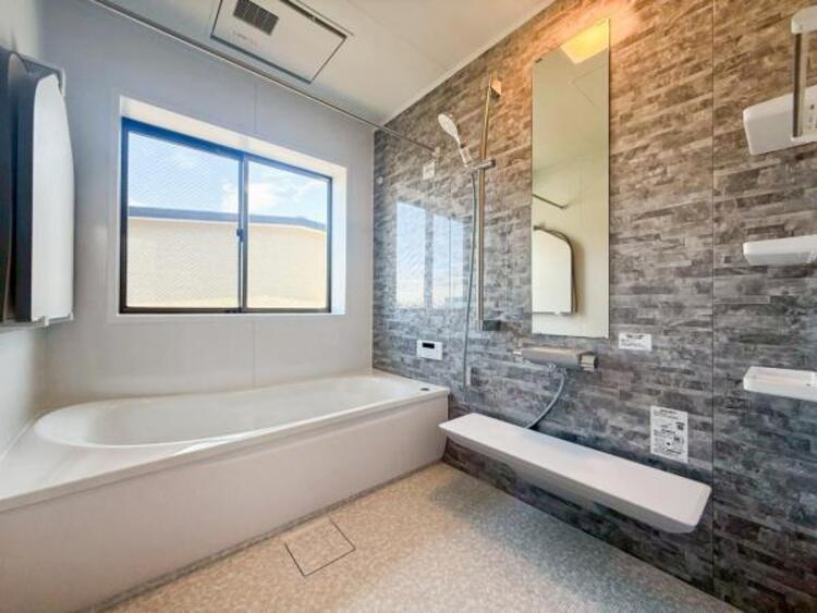 風呂 【浴室】使いやすい最新システムバスににリフォーム済みです。ご入居時から気持ちよくお使いいただけます。 