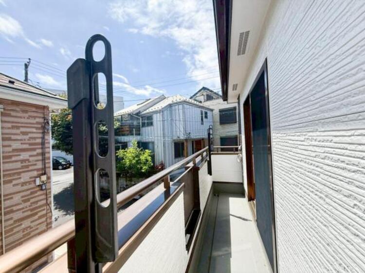 その他 【バルコニー】思わず大きく深呼吸したくなるバルコニー！空が青く、近く、広く感じる事が出来ます。 