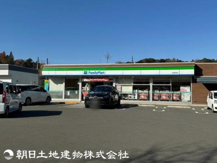 周辺 ファミリーマート高尾駅東店まで590ｍ