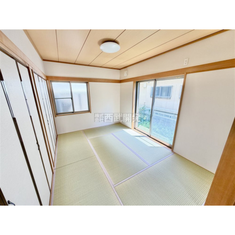 内装 一室はあると嬉しい和室。客間としてはもちろんのこと、小さいお子さんのプレイルームとして大活躍です。