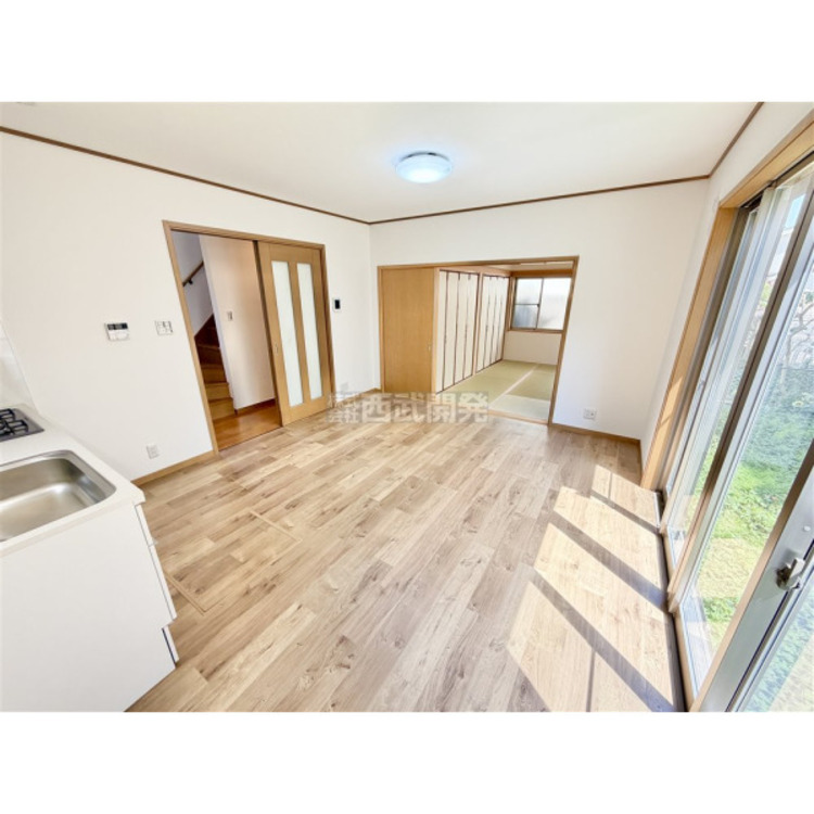 居間 ＬＤＫは家族みんなの快適空間です。お食事したりおしゃべりしたり、家族の絆を育むセントラルスペースです。