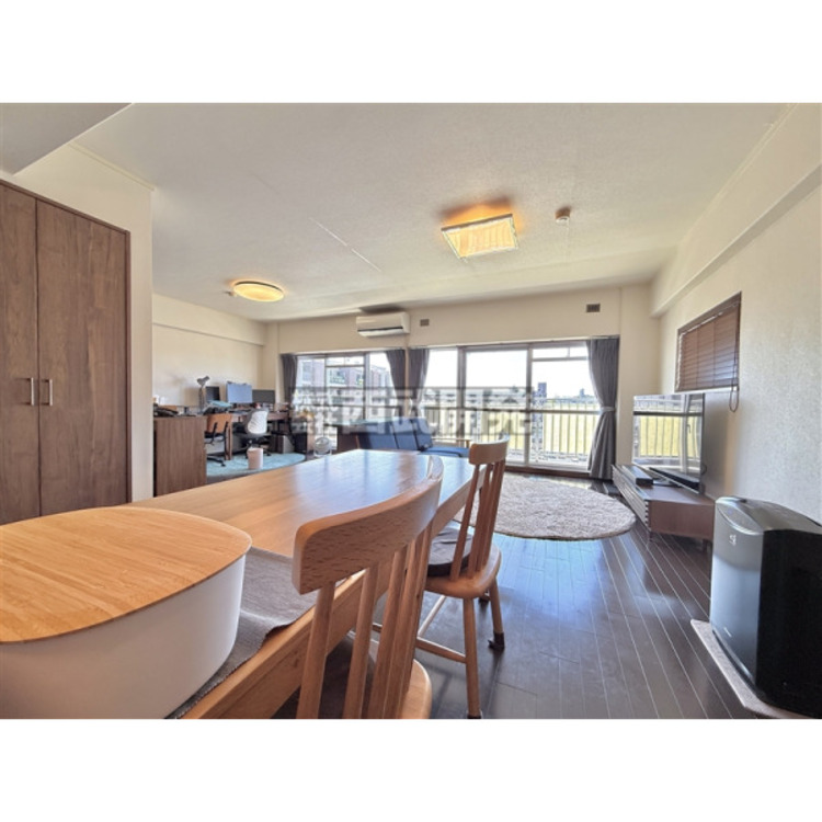 居間 【LDK20.5帖】