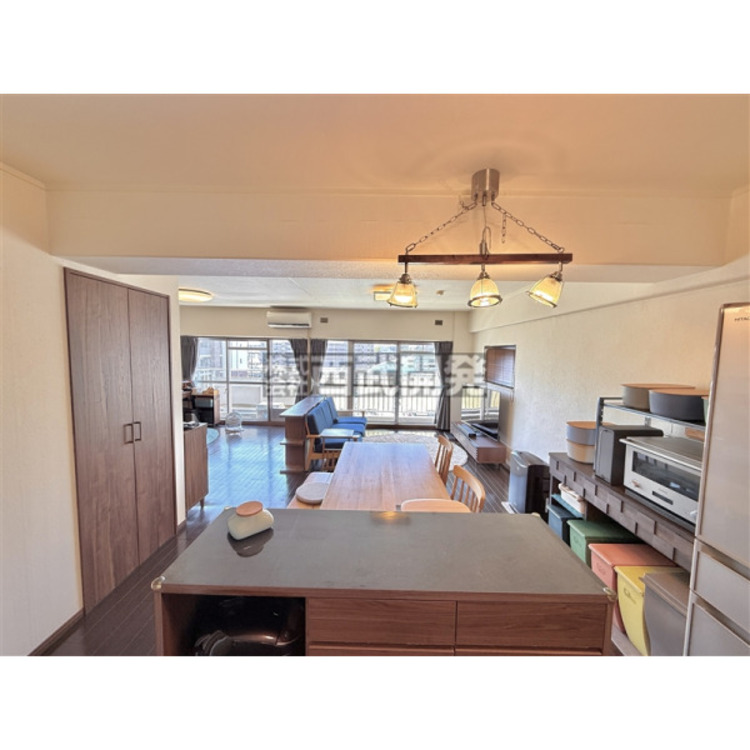 居間 【LDK20.5帖】