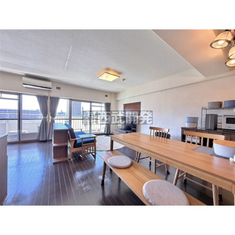 居間 【LDK20.5帖】