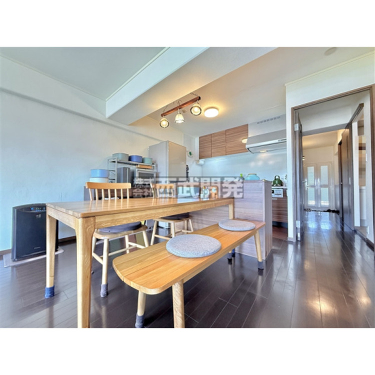 居間 【LDK20.5帖】