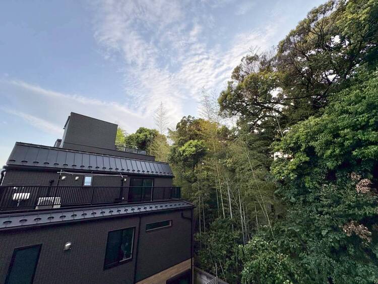 バルコニー 窓を開けると広がる青空。心をリフレッシュして日々を過ごしていきましょう。
