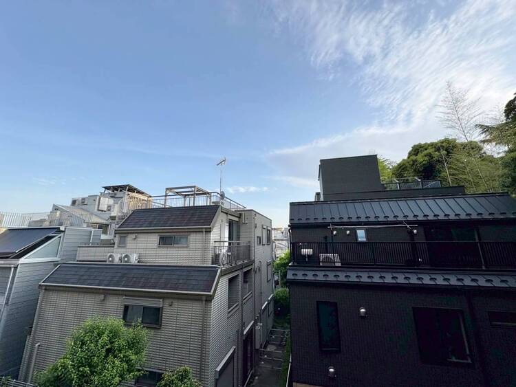 バルコニー 頬をなでる、優しい風を感じることが出来ます。