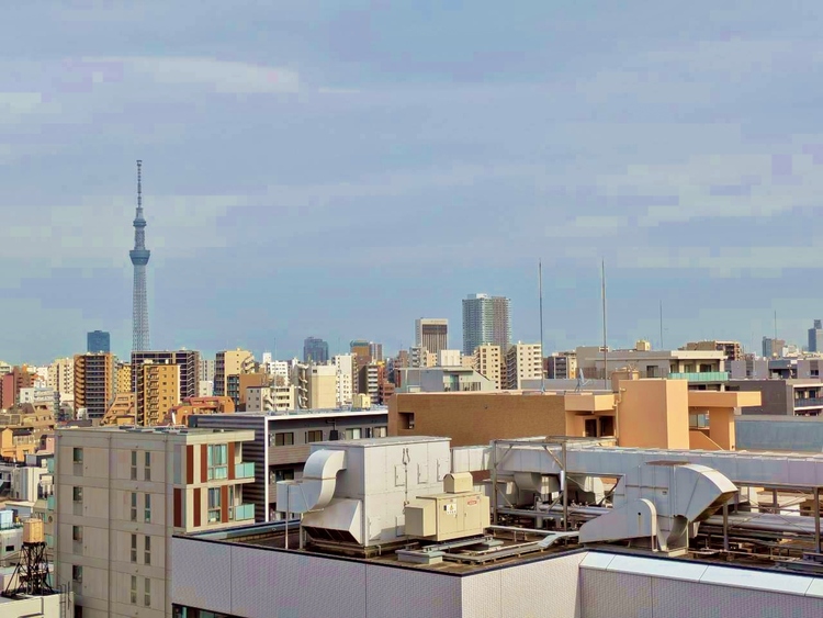 バルコニー 窓を開けると広がる青空。心をリフレッシュして日々を過ごしていきましょう。