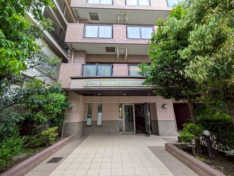 エントランス 外と内をつなぐエントランスは、まさに顔となる場所。