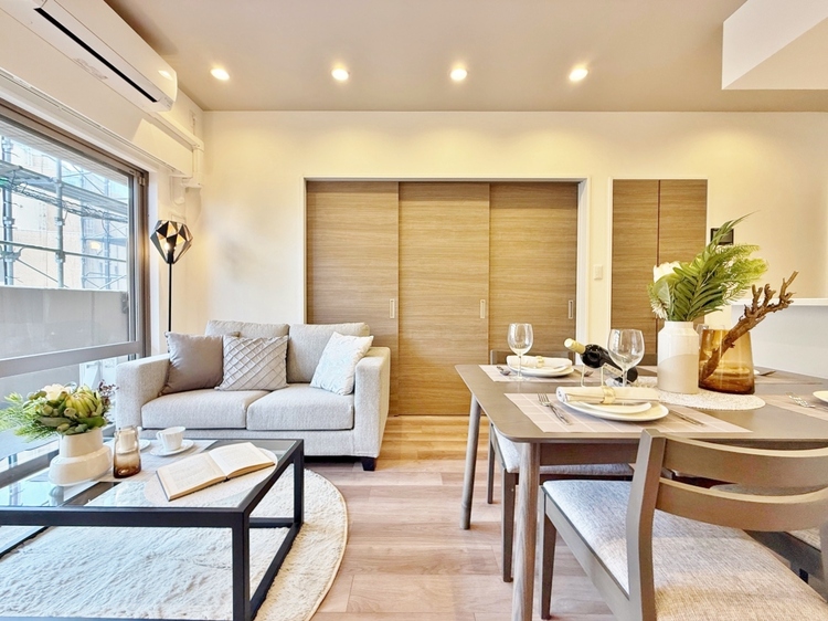 居間 快適に過ごす毎日を求めて、暮らしの中でご自身の「マイホーム」に創り上げてください。