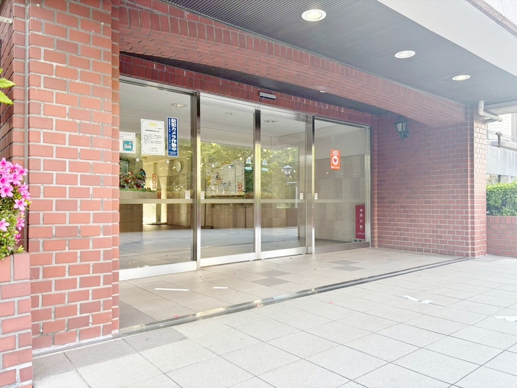 エントランス 外と内をつなぐエントランスは、まさに顔となる場所。