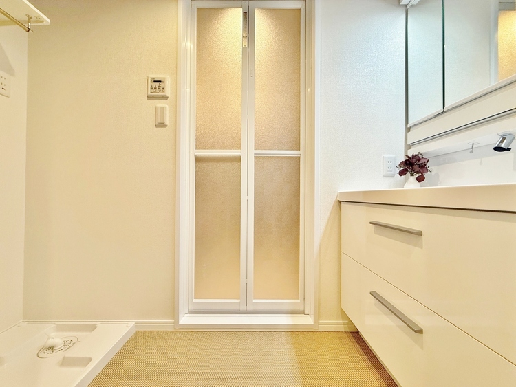 洗面 清潔感と心地よさを重視した、上質感漂うパウダールーム。