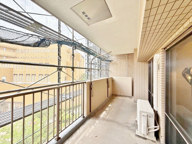 バルコニー 暮らしの中で、光と風を演出してくれるバルコニー。