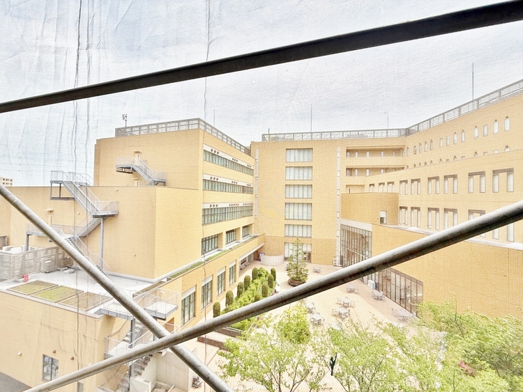 バルコニー 頬をなでる、優しい風を感じることが出来ます。