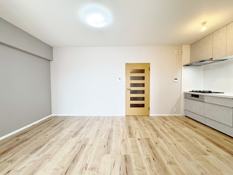 居間 忙しく過ぎゆく日常を置き去るほど、ゆったりした時間が流れるリビング。