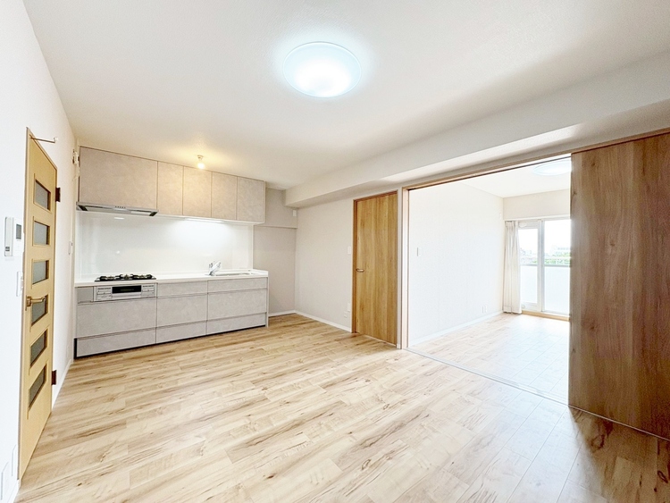 居間 居心地の良い空気感は、暮らしのステージを彩り、心からのやすらぎと満足感を与えてくれます。