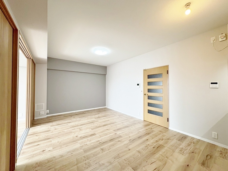 居間 飾り過ぎないシンプルな内装と偏り過ぎないデザインで統一しました。