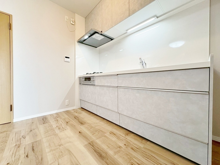 キッチン スマートな意匠と充実の機能を備えたキッチンが、暮らしにおいしい彩りを添えます。