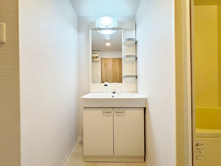 洗面 何かと物が増える場所だからこそ、スッキリと見映えの良い空間に。